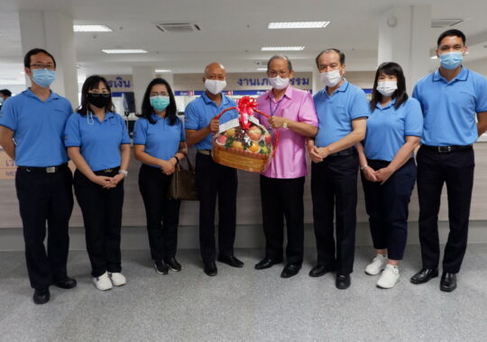 Crown Seal Public Company Limited participates in making merit in offering food to the monks. Rajavithi Hospital 2 (Rangsit) will official open to general hospital and accident hospital.
